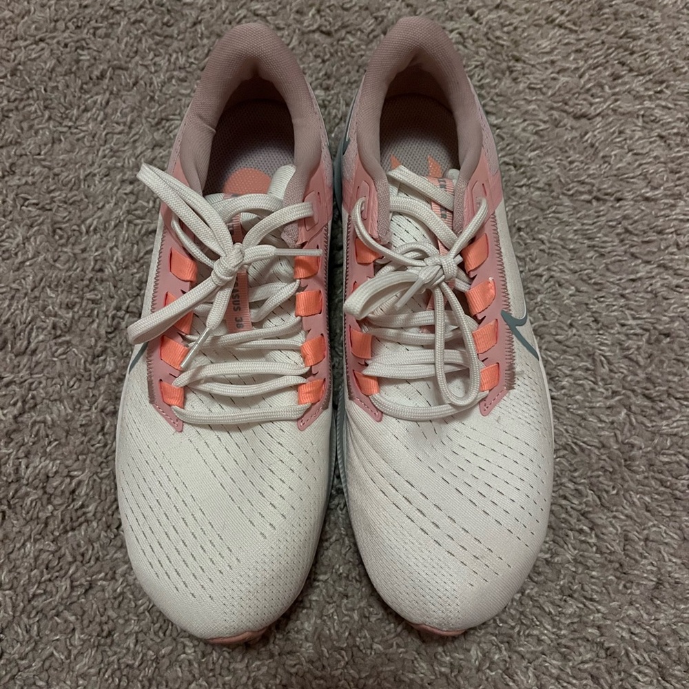 Nike tennis shoes